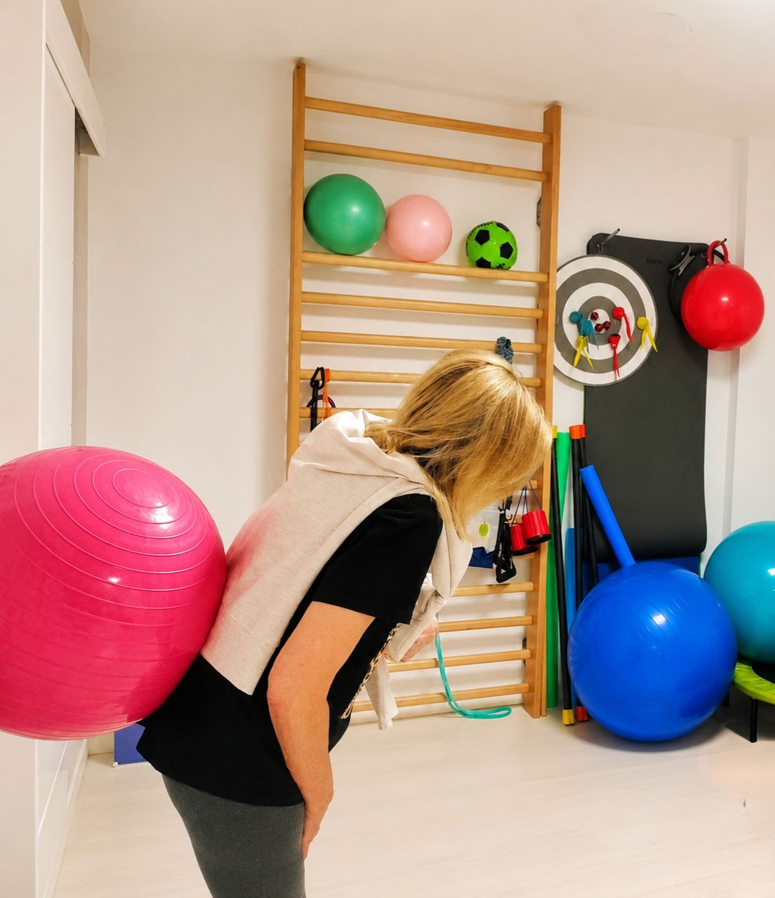 Sala de entrenamiento respiratorio con material terapéutico